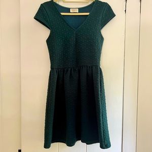 Everly forest green knee-length dress with cap sleeves